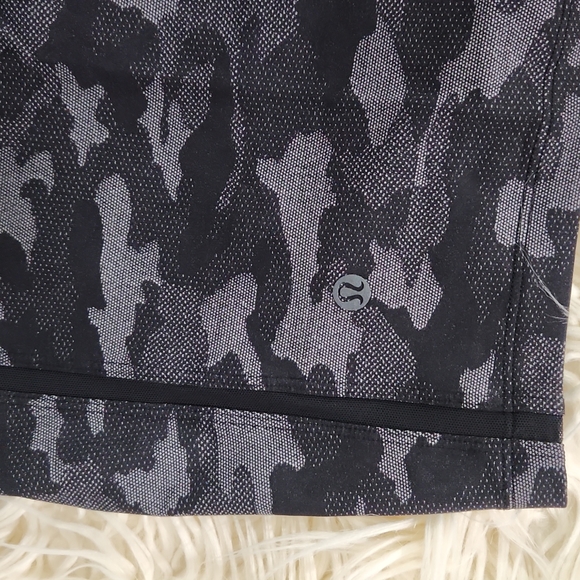 Lululemon Pace Breaker Camo Lined 9" Shorts - Picture 3 of 6
